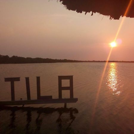 The Venue - Utila Hostel Exterior photo